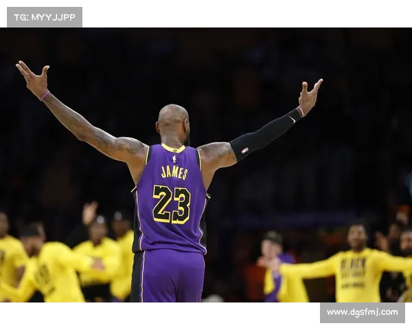 NBA常规赛:本赛季最神奇一战!詹姆斯致命失误基迪半场三分绝杀 NBA常规赛:本赛季最神奇一战!詹姆斯致命失误基迪半场三分绝杀